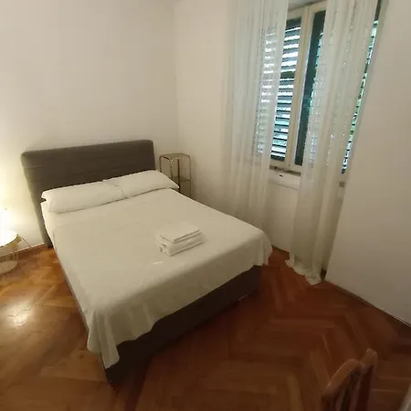 Δωμάτια σε οικογενειακή κατοικία Damjan *